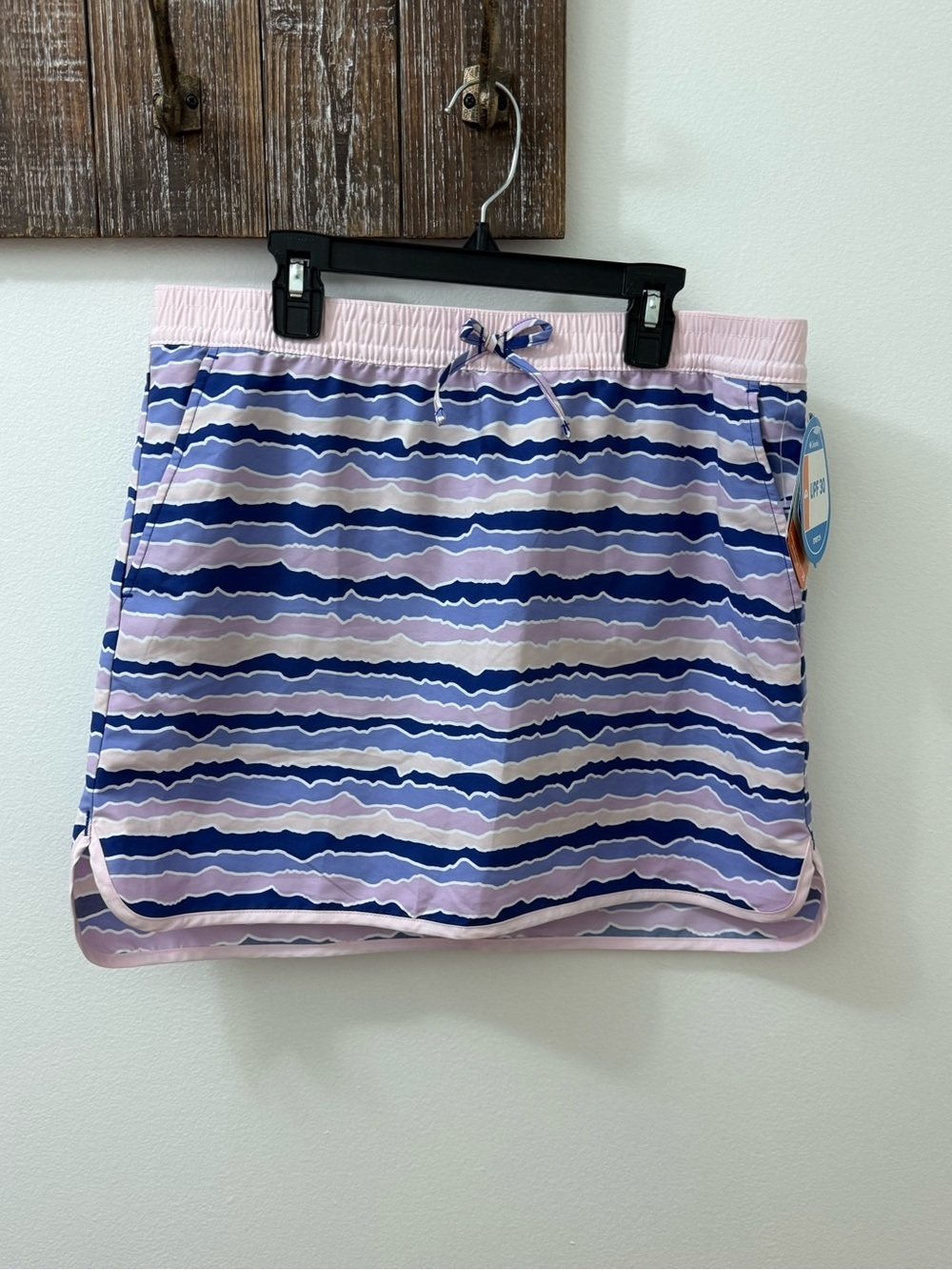 Columbia New with tags skort Blue & Pink Wave Stripe - UPF 30
